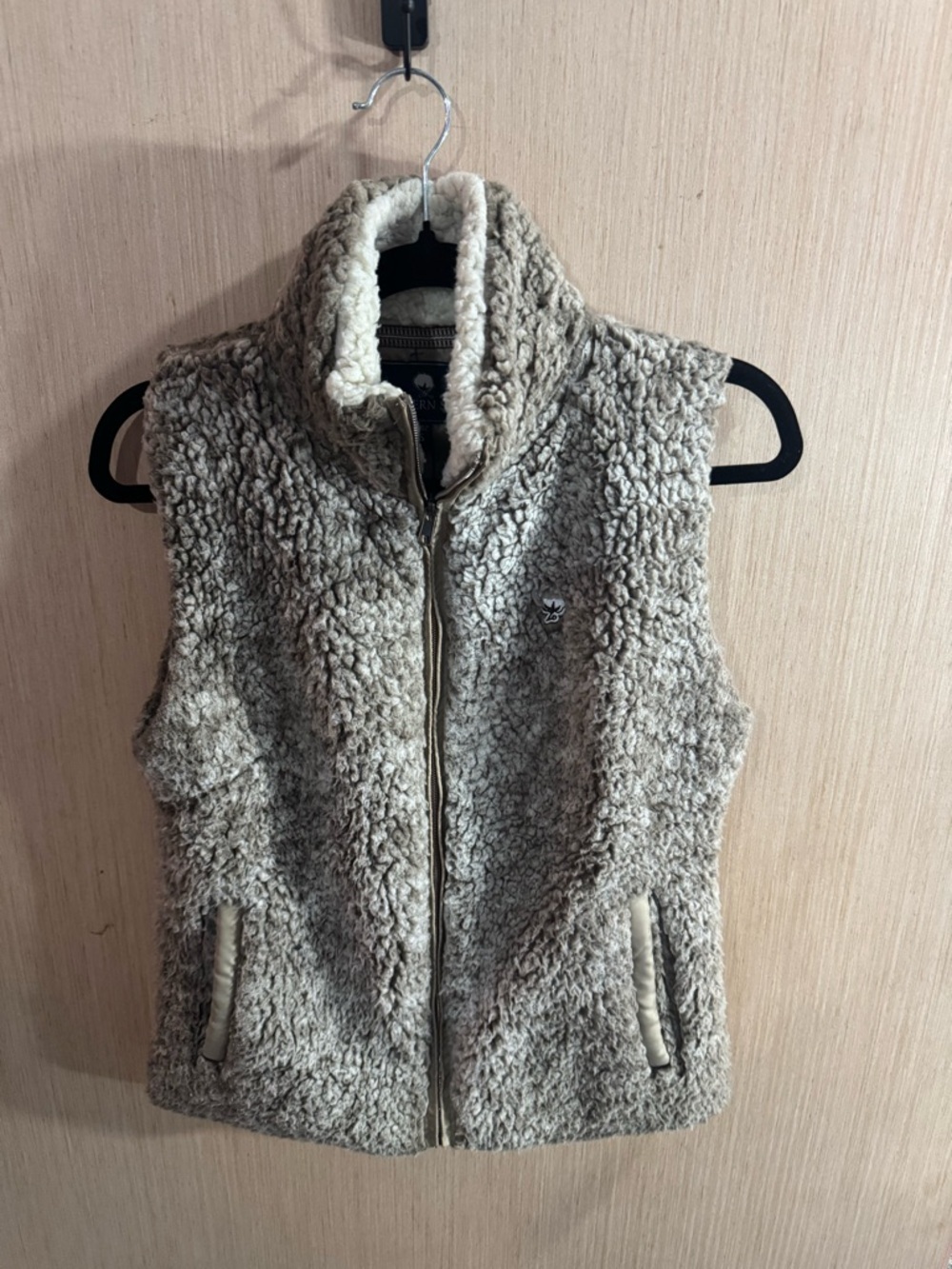 Southern Shirt Cozy Sherpa Zip Vest in Light Taupe NWT Size Small